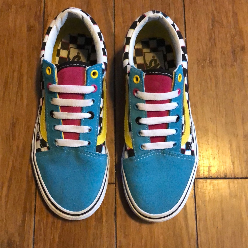 VANS - Picture 1 of 5